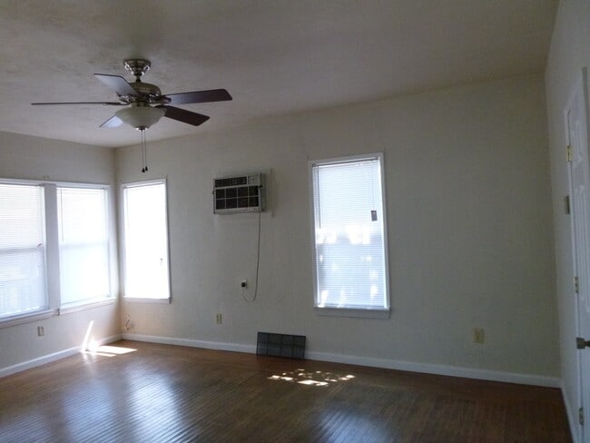 Building Photo - 2 bedroom 1 bath home located in Marysville