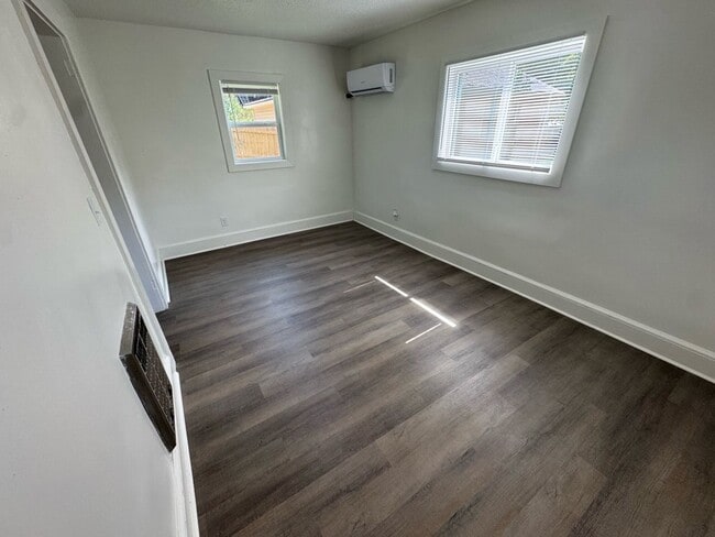 Building Photo - Charming 1-Bedroom Apartment in Elizabethton, TN