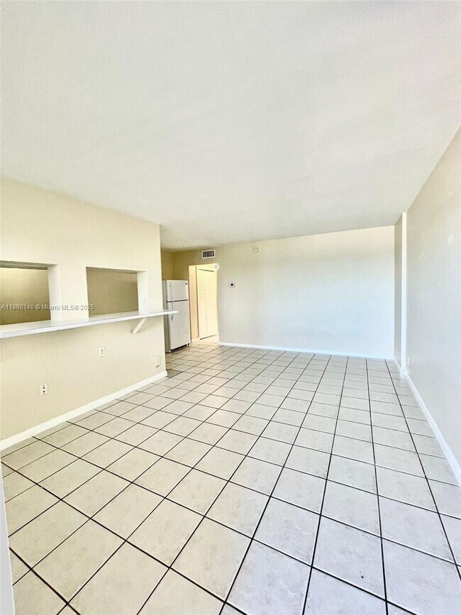 Building Photo - 1815 N Surf Rd