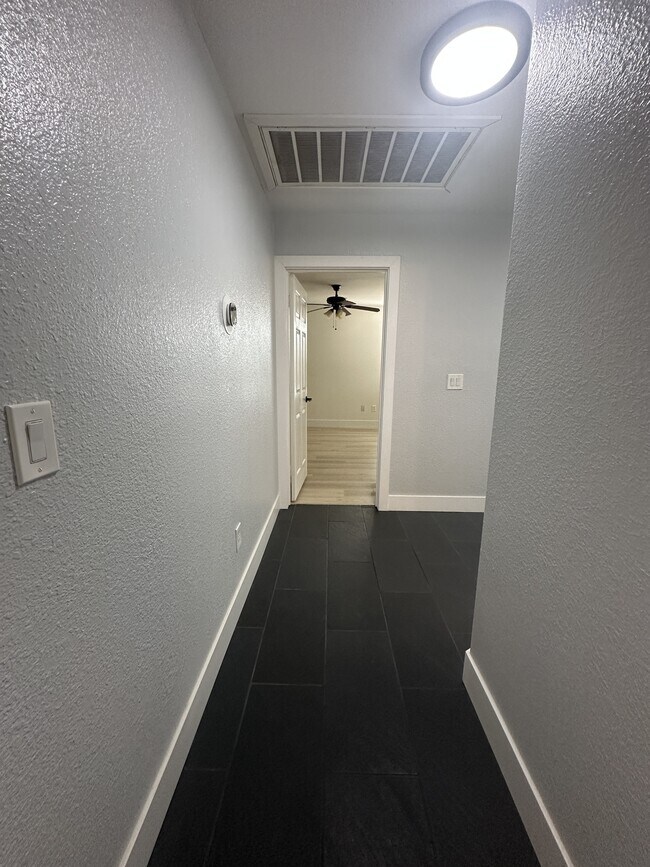 Building Photo - 7288 Quarterhorse Ln