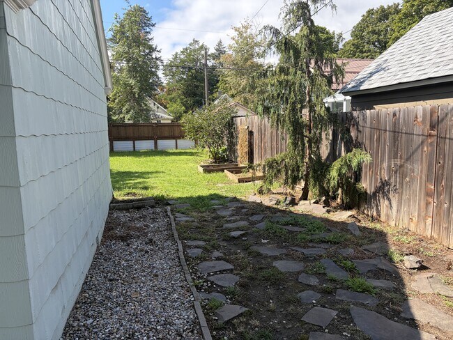 Building Photo - 1303 N 7th St