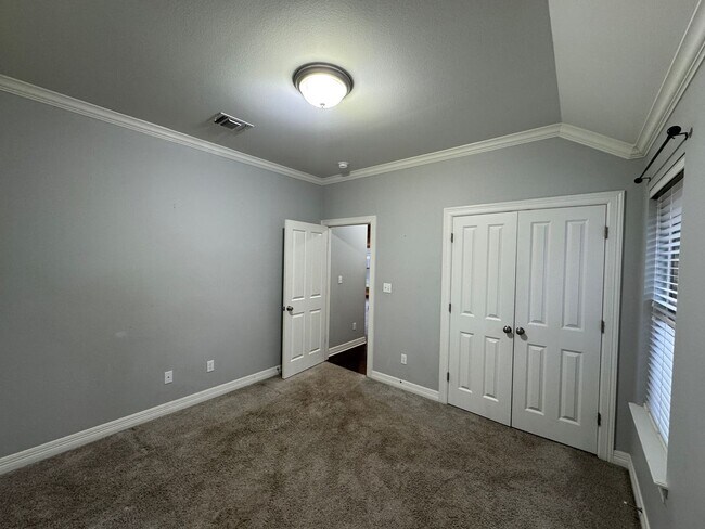Building Photo - Haughton Schools!!! Close to I-20!