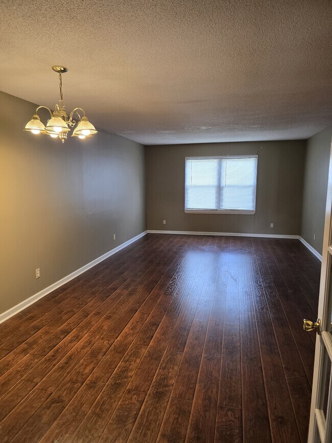 Building Photo - 401 Pecan St