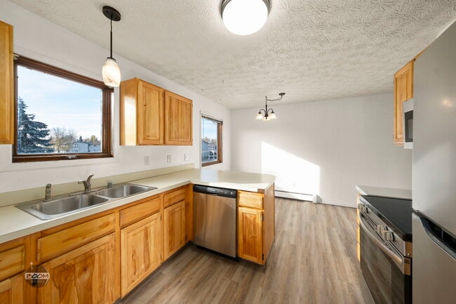 Building Photo - 1461 Northview Dr
