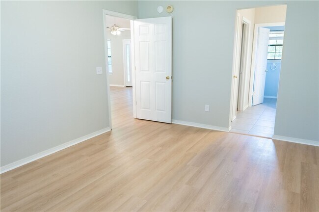 Building Photo - 654 Terry Ave