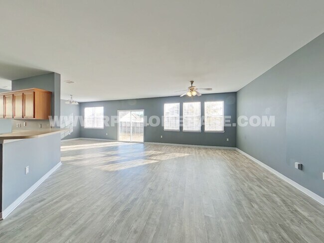 Building Photo - Spacious 4-Bedroom Home in South Crestview...