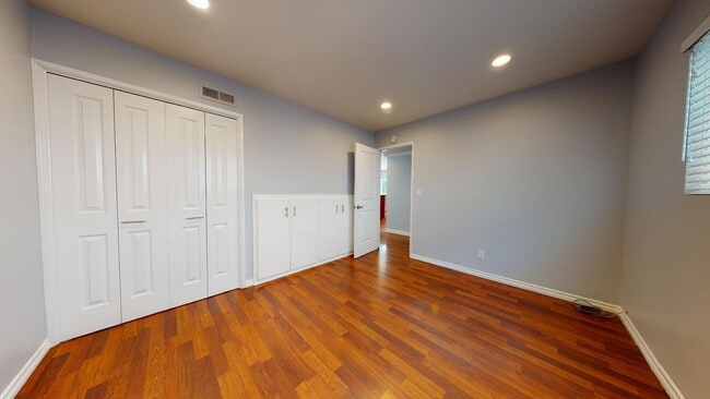 Building Photo - Beautiful 4 bedroom 3 bath House in Manhattan Beach