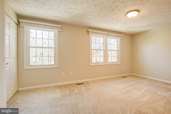 Building Photo - 6324 Lightburn Ct
