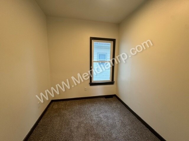 Building Photo - 2426 Thompson Ave