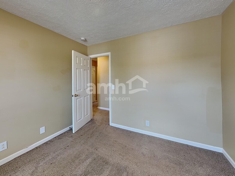 Building Photo - 1000 Brianne Ct