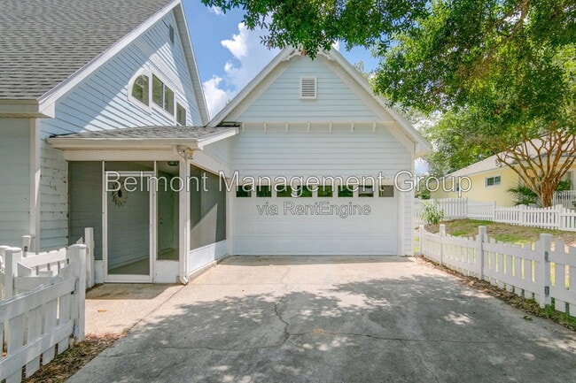 Building Photo - 933 Lake Elsie Dr