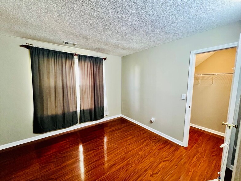 Building Photo - 391 Bass Way NW