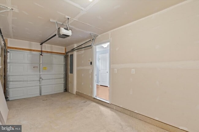 Building Photo - 6190 Willow Pl