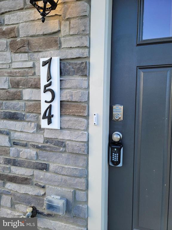 Building Photo - 754 Union St