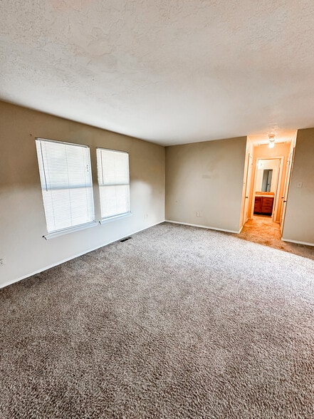 Building Photo - 6818 NW Willow Springs Dr