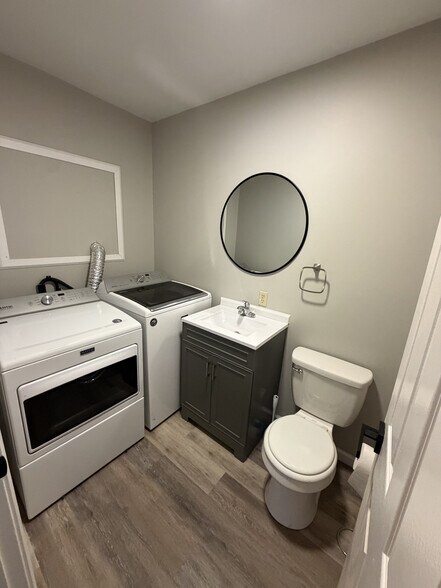 Building Photo - 285 1/4 Walnut St