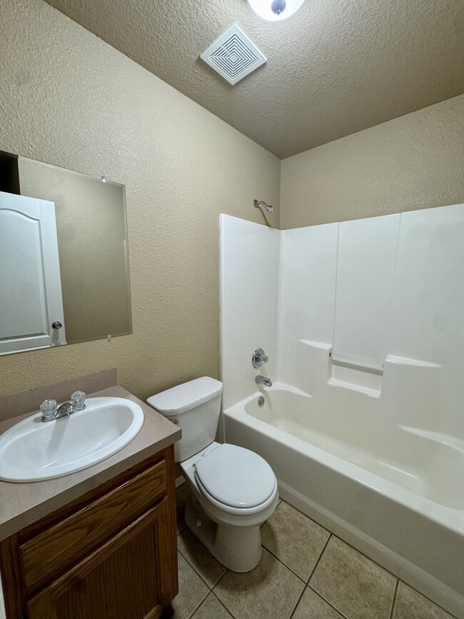 Building Photo - 121 Lanita Cir