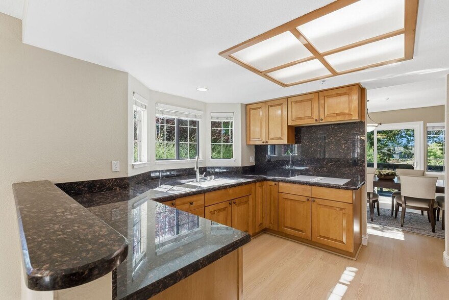 Building Photo - 121 Haslemere Ct