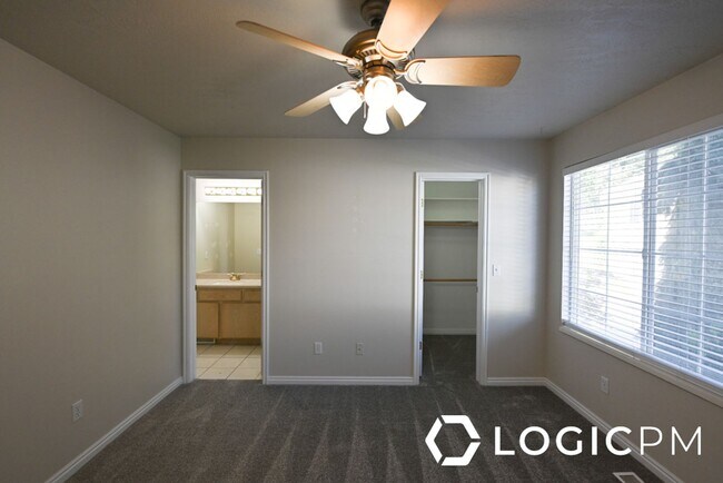 Building Photo - 4616 S Zenia Mdws Ct