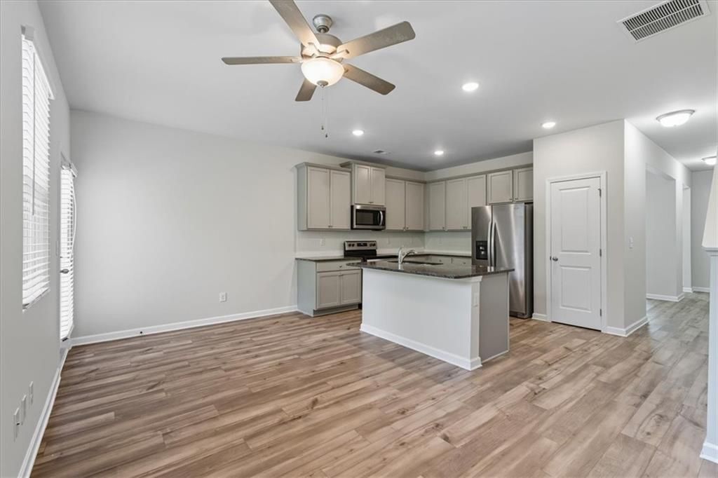 Building Photo - 2832 Saratoga Lake View