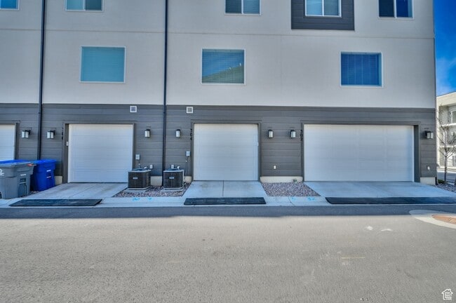 Building Photo - 304 S 1150 W