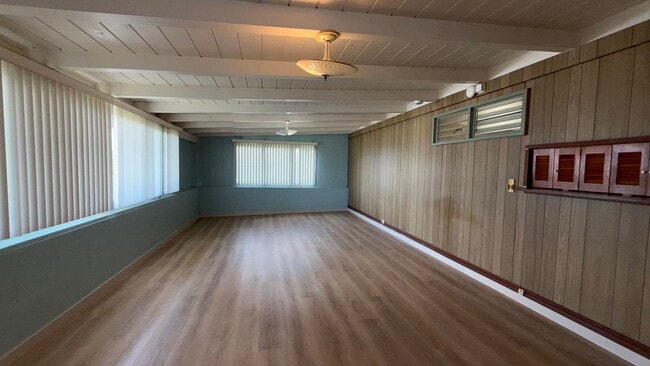 Building Photo - 3 Bed 1.5 Bath in the Beautiful Palisades