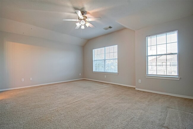 Building Photo - 243 Drake Run Ln
