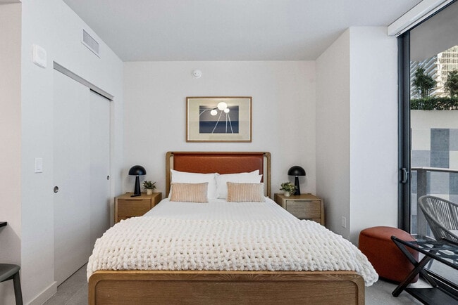 Building Photo - 11 NE 6th St