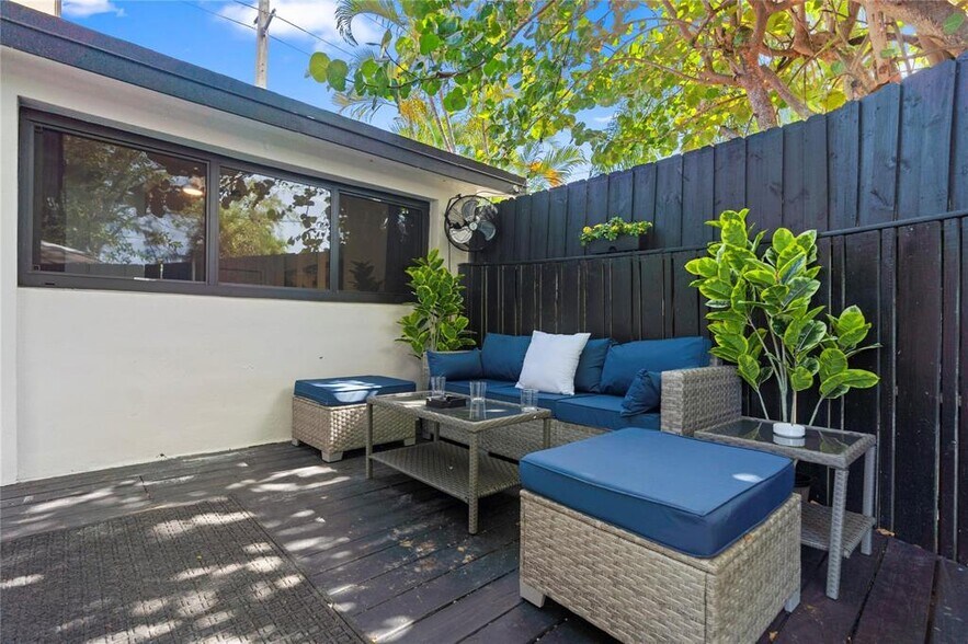 Building Photo - 719 NE 36th St