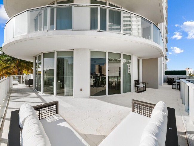 Building Photo - 401 N Birch Rd