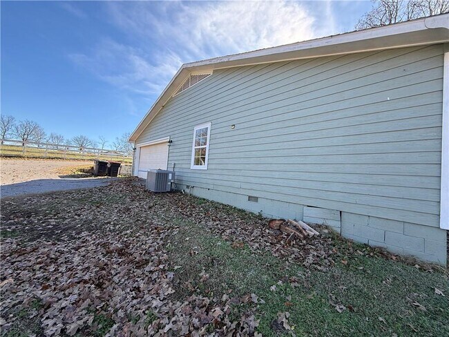 Building Photo - 4093 N 40th St