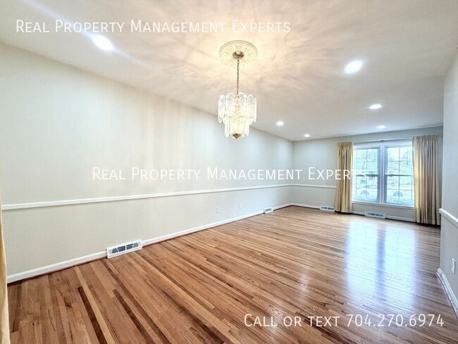 Building Photo - 4017 Tamerlane Dr