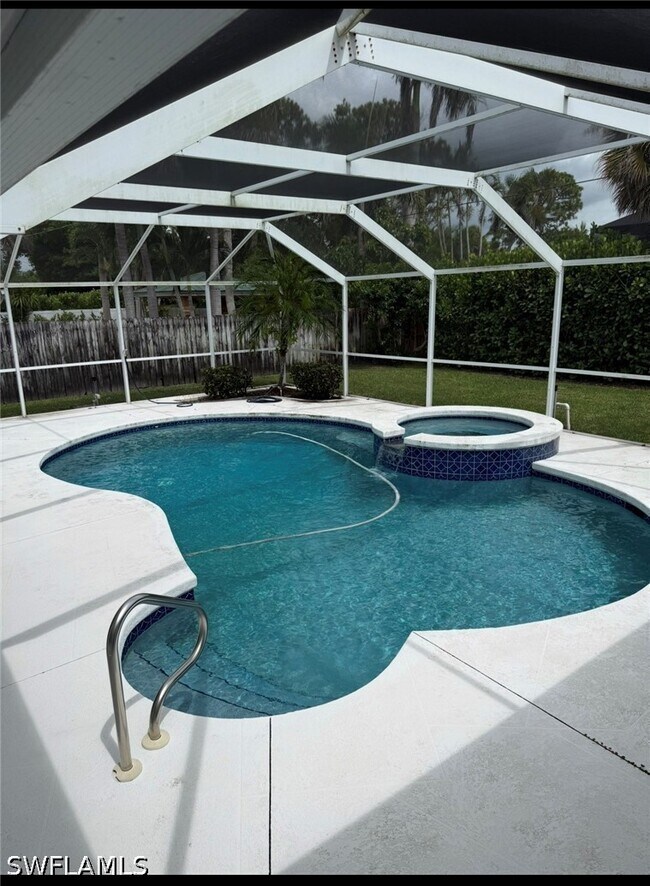 Building Photo - 1166 Royal Palm Dr