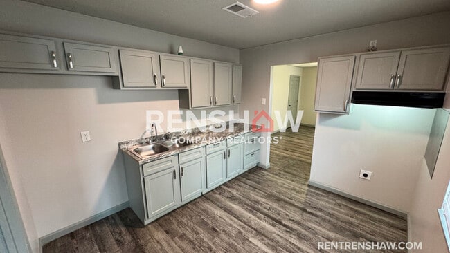 Building Photo - 1872 Parnassus St