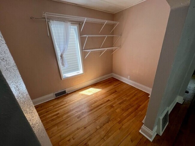 Building Photo - Duluth, MN - 4 Bedroom - 2 Bath - 2 car garage - Single family home