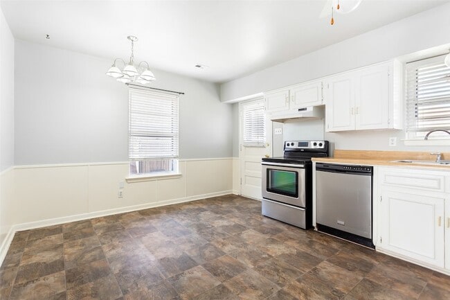 Building Photo - 2625 San Medina Ave