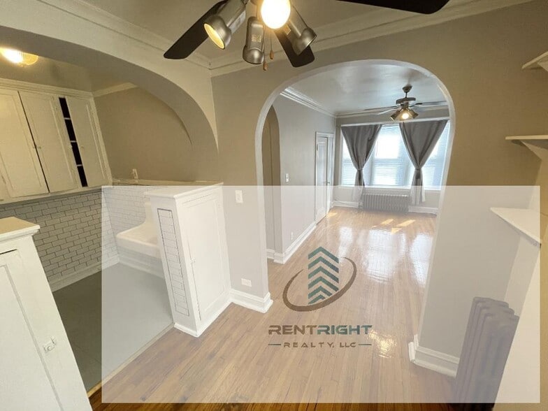 Building Photo - 4588 N Elston Ave