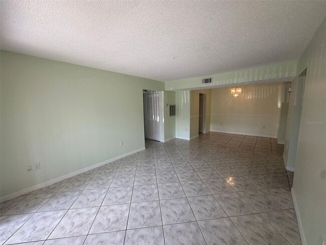 Building Photo - Del Ray Condo for Rent!!