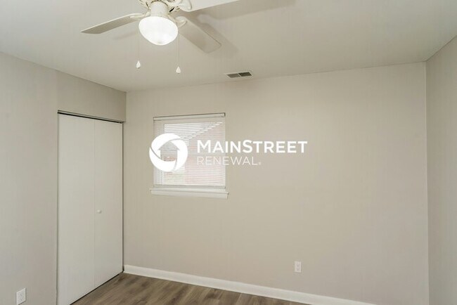 Building Photo - 3 Bedroom Pet-Friendly Home in Louisville,...