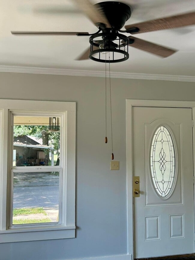 Building Photo - 411 Matthews Ave