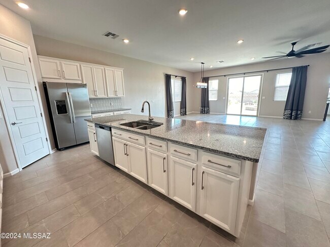 Building Photo - 12474 N Appling Ave