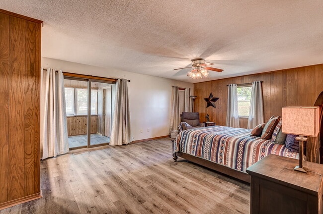 Building Photo - Beautiful country setting, but close to city limits.