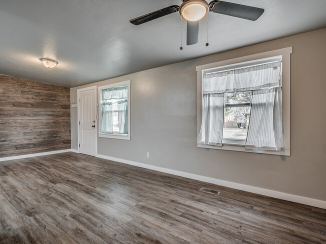 Building Photo - 1238 Iowa St