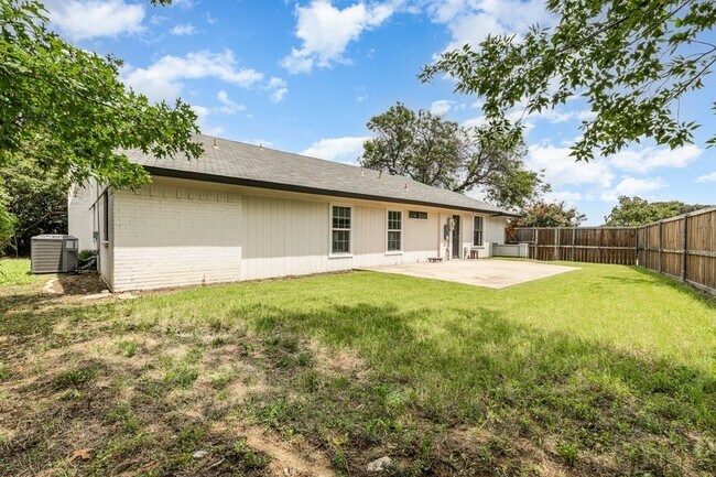 Building Photo - 1700 Delaford Cir