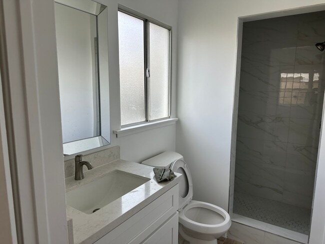 Building Photo - 4051 Howard Ave