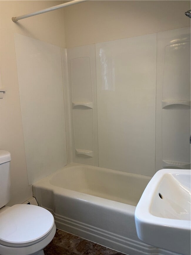 Building Photo - 116 W High St