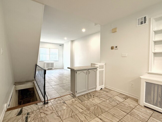 Building Photo - 2408 S Juniper St