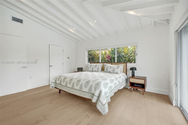 Building Photo - 12478 N Bayshore Dr