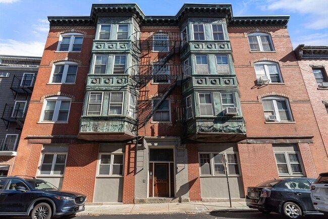 Building Photo - 46 Lewis St