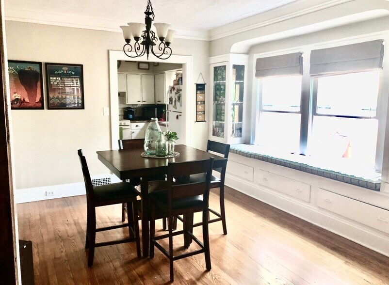 Building Photo - 1124 Summit Ave